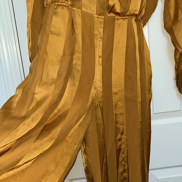 HOUSE Of HARLOW 1960 X REVOLVE Margot
Jumpsuit in Inca Gold Size L - Picture 5 of 8